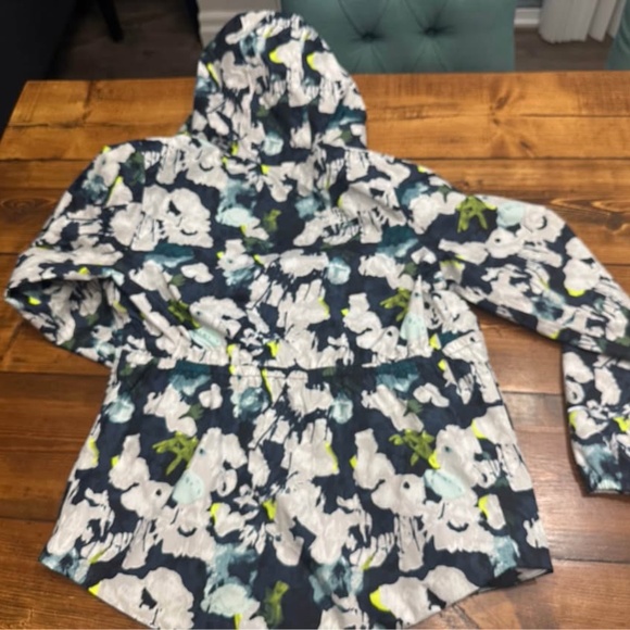 Girls The North Face rain jacket xl - Picture 3 of 4